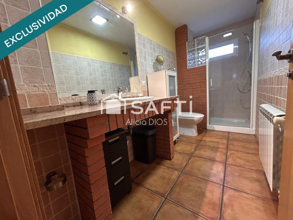 4 bedroom Villa for sale in Poio with garage - € 375,000 (Ref: 10020411)