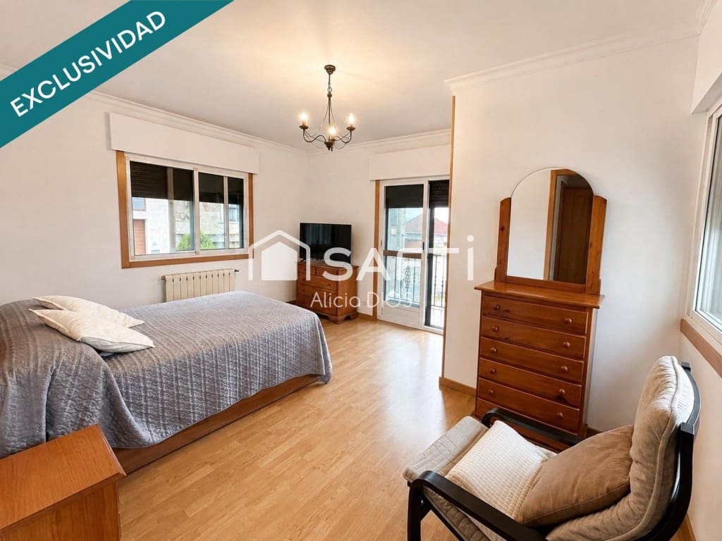 4 bedroom Villa for sale in Poio with garage - € 375,000 (Ref: 10020411)