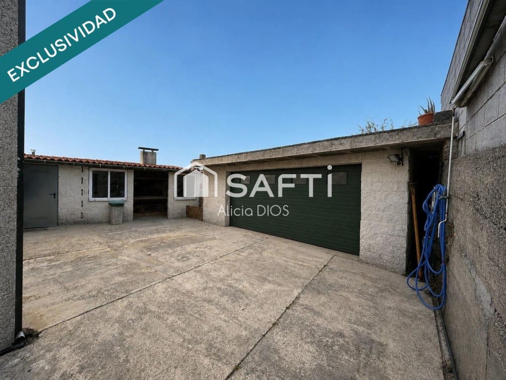 4 bedroom Villa for sale in Poio with garage - € 375,000 (Ref: 10020411)