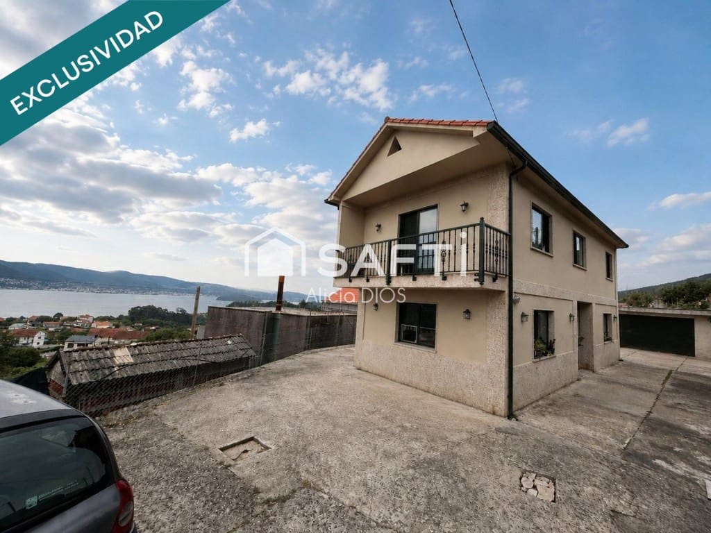 4 bedroom Villa for sale in Poio with garage - € 375,000 (Ref: 10020411)