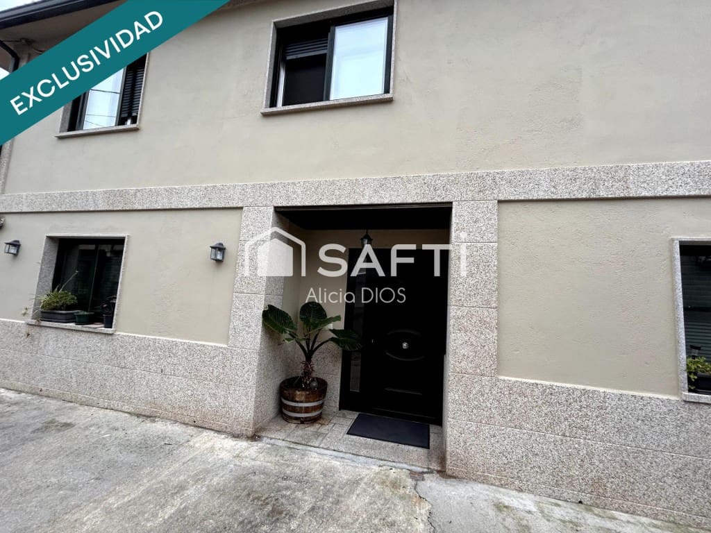 4 bedroom Villa for sale in Poio with garage - € 375,000 (Ref: 10020411)