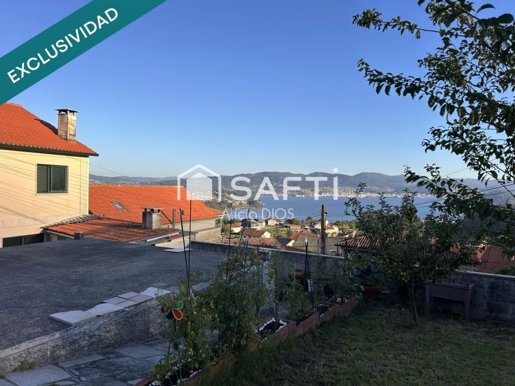 4 bedroom Villa for sale in Poio with garage - € 375,000 (Ref: 10020411)