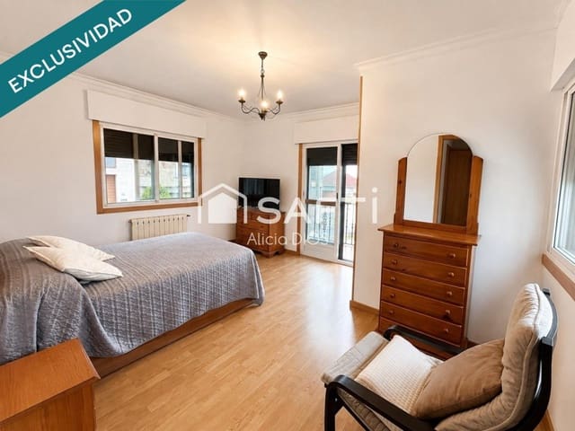 4 bedroom Villa for sale in Poio with garage - € 375,000 (Ref: 10020411)