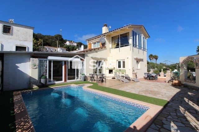 5 makuuhuone Huvila myytävänä paikassa Serra Brava, Lloret de Mar mukana uima-altaan 
autotalli - 449 000 € (Ref: 10022190)