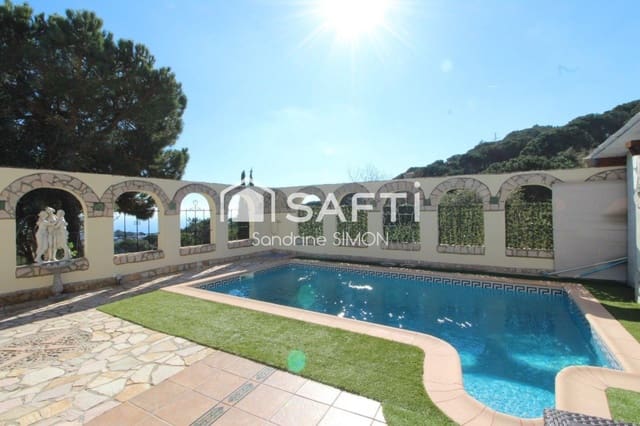 5 makuuhuone Huvila myytävänä paikassa Serra Brava, Lloret de Mar mukana uima-altaan 
autotalli - 449 000 € (Ref: 10022190)