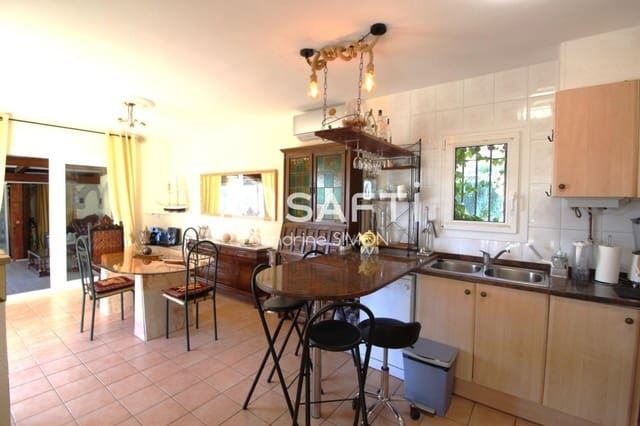 5 makuuhuone Huvila myytävänä paikassa Serra Brava, Lloret de Mar mukana uima-altaan 
autotalli - 449 000 € (Ref: 10022190)