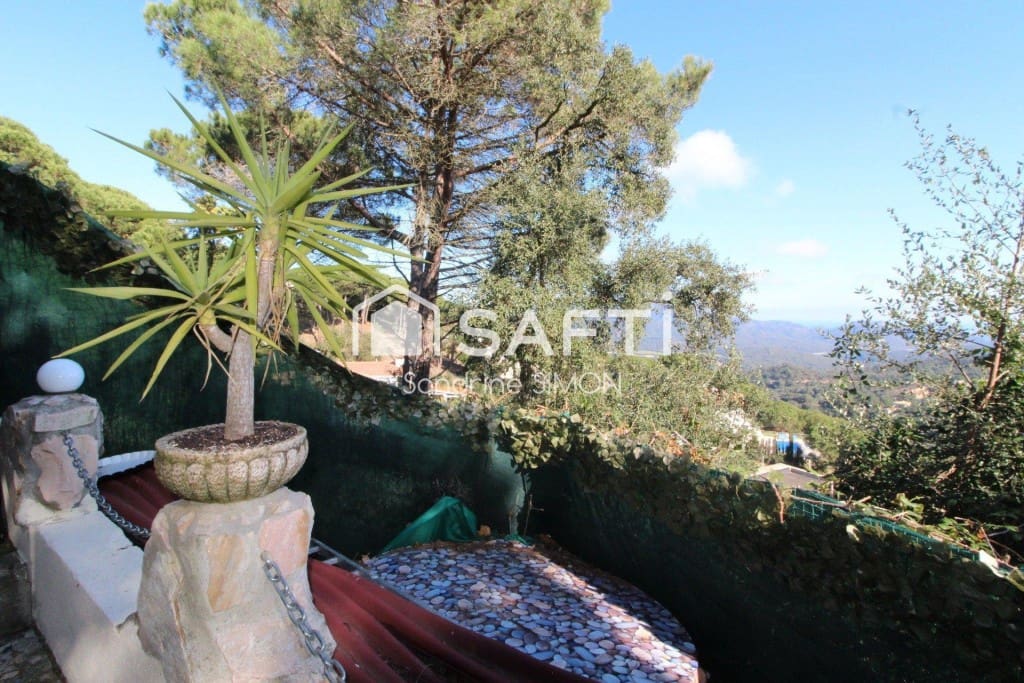 5 makuuhuone Huvila myytävänä paikassa Lloret de Mar mukana uima-altaan 
autotalli - 449 000 € (Ref: 10022190)