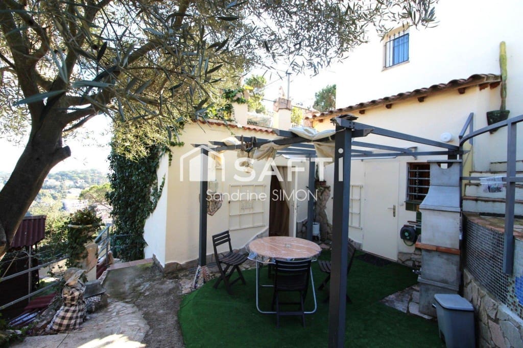 5 makuuhuone Huvila myytävänä paikassa Lloret de Mar mukana uima-altaan 
autotalli - 449 000 € (Ref: 10022190)