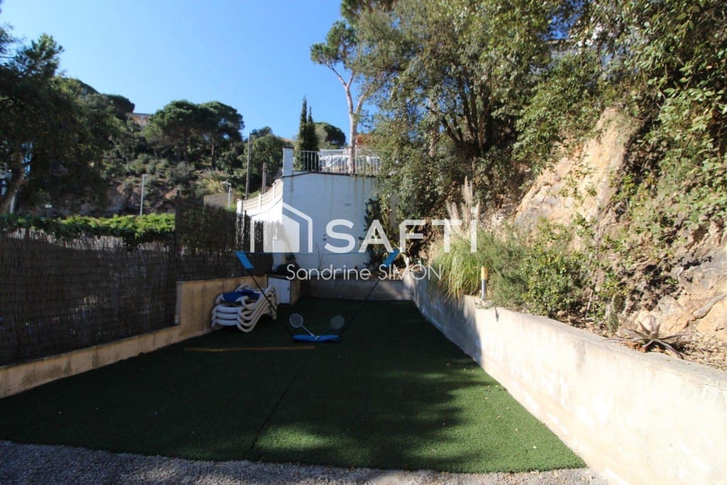 5 makuuhuone Huvila myytävänä paikassa Lloret de Mar mukana uima-altaan 
autotalli - 449 000 € (Ref: 10022190)