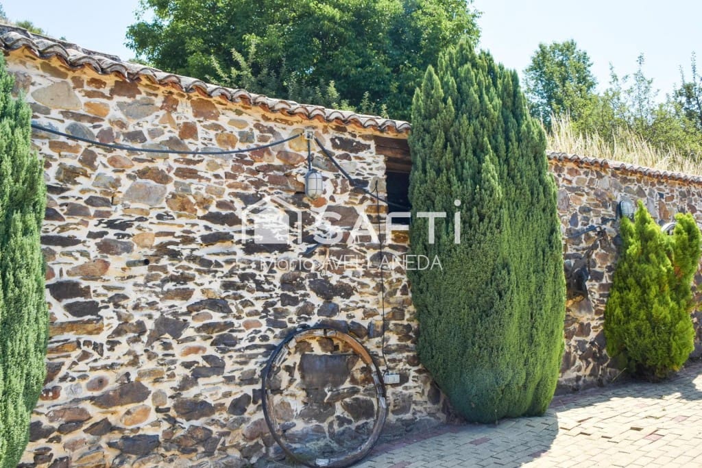 6 Zimmer Finca/Landgut zu verkaufen in Riello - 294.000 € (Ref: 10022191)