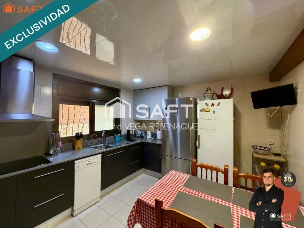 5 Zimmer Villa zu verkaufen in Pineda de Mar mit Garage - 380.000 € (Ref: 10023774)