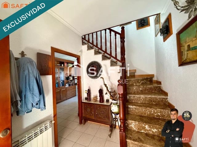 5 Zimmer Villa zu verkaufen in Pineda de Mar mit Garage - 380.000 € (Ref: 10023774)
