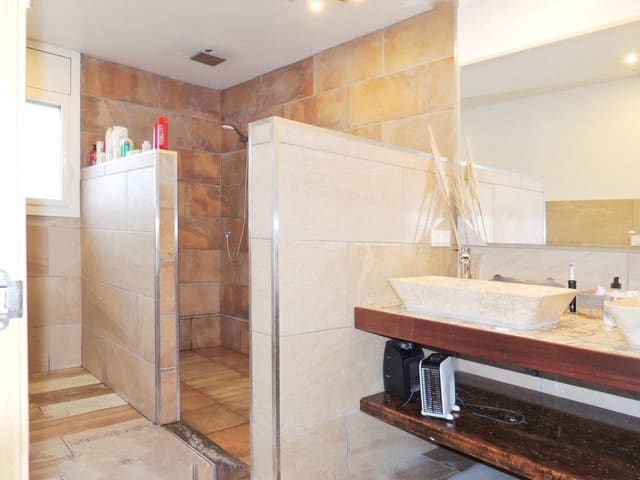 3 Zimmer Villa zu verkaufen in Mas Altaba, Maçanet de la Selva mit Pool - 320.000 € (Ref: 10023777)