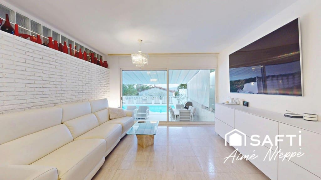 5 Zimmer Villa zu verkaufen in Girona Stadt mit Pool Garage - 750.000 € (Ref: 10025386)