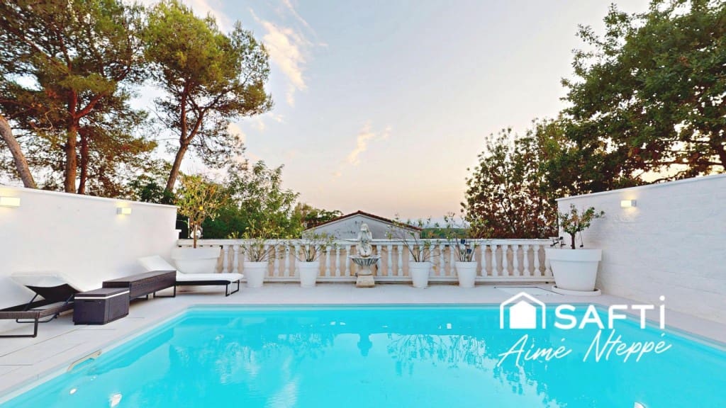 5 Zimmer Villa zu verkaufen in Girona Stadt mit Pool Garage - 750.000 € (Ref: 10025386)