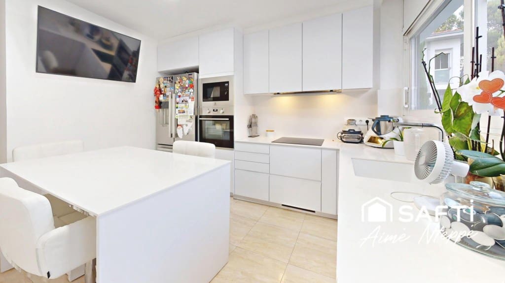 5 Zimmer Villa zu verkaufen in Girona Stadt mit Pool Garage - 750.000 € (Ref: 10025386)
