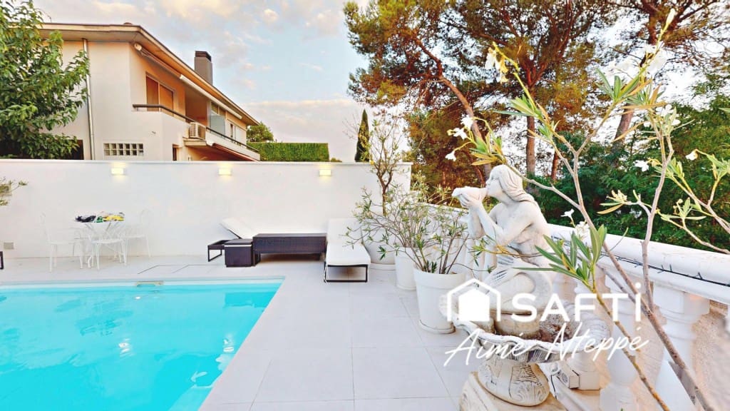 5 Zimmer Villa zu verkaufen in Girona Stadt mit Pool Garage - 750.000 € (Ref: 10025386)