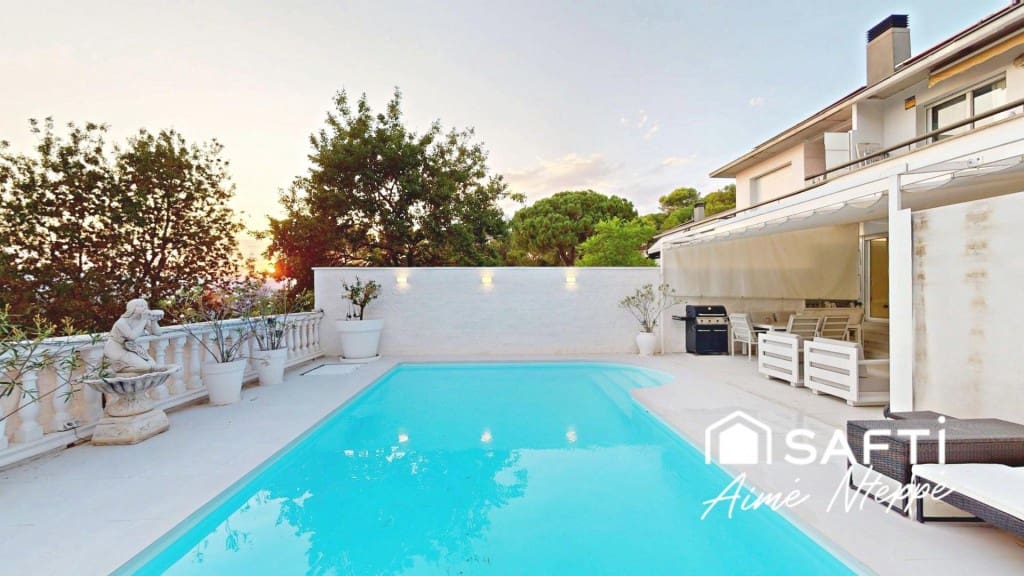 5 Zimmer Villa zu verkaufen in Girona Stadt mit Pool Garage - 750.000 € (Ref: 10025386)