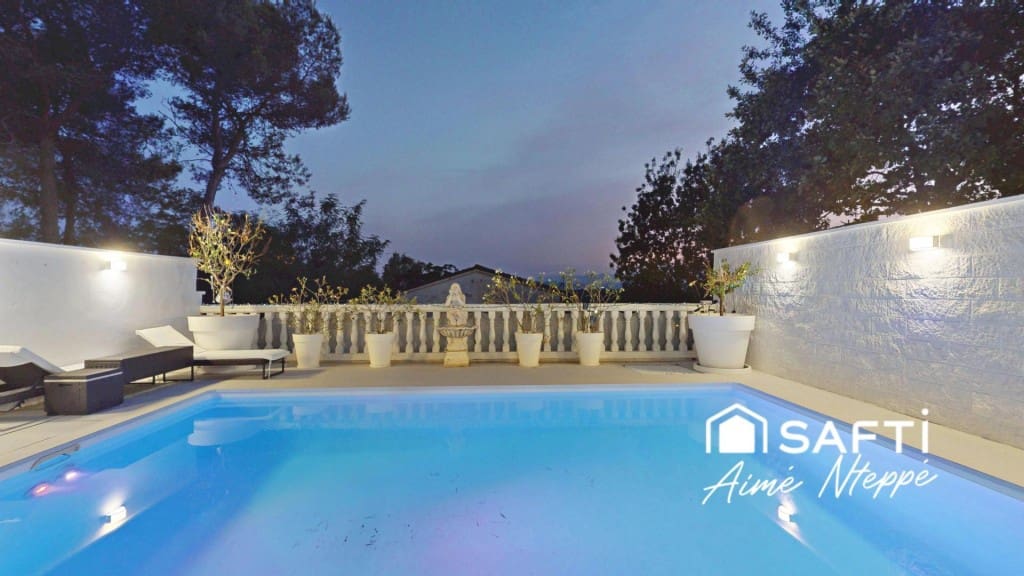 5 Zimmer Villa zu verkaufen in Girona Stadt mit Pool Garage - 750.000 € (Ref: 10025386)