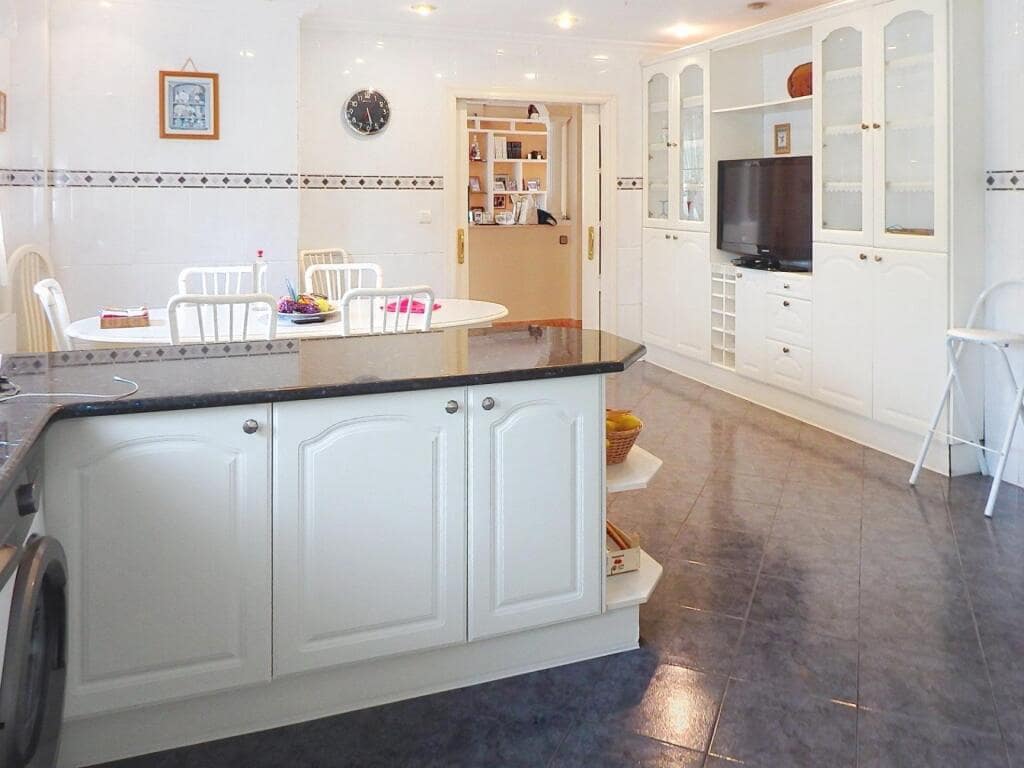 5 bedroom Villa for sale in Santander with pool garage - € 1,050,000 (Ref: 10027000)