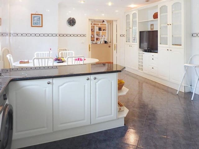 5 soveværelse Villa til salg i Santander - € 1.050.000 (Ref: 10027000)