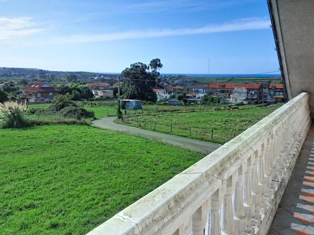 5 bedroom Villa for sale in Santander with pool garage - € 1,050,000 (Ref: 10027000)