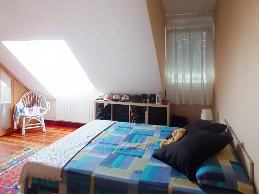 5 bedroom Villa for sale in Santander with pool garage - € 1,050,000 (Ref: 10027000)