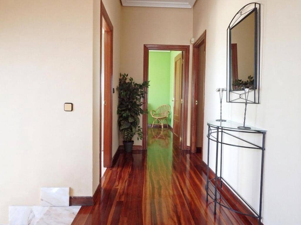 5 bedroom Villa for sale in Santander with pool garage - € 1,050,000 (Ref: 10027000)
