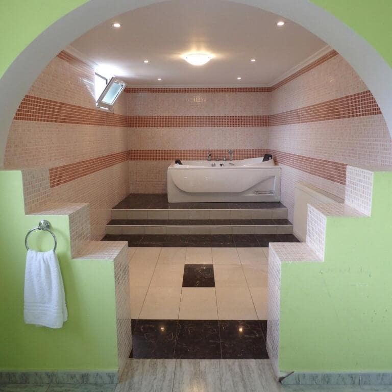 5 bedroom Villa for sale in Santander with pool garage - € 1,050,000 (Ref: 10027000)
