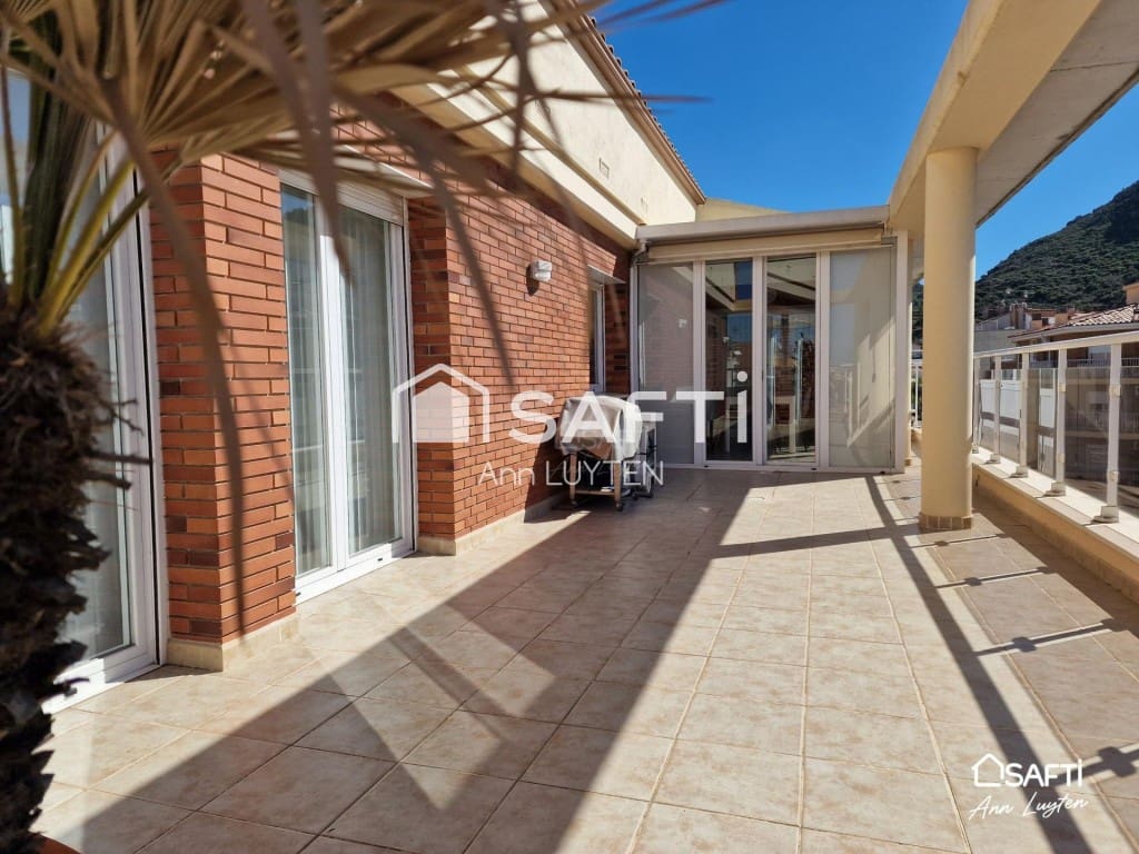 3 bedroom Penthouse for sale in Roses with garage - € 399,000 (Ref: 10027001)