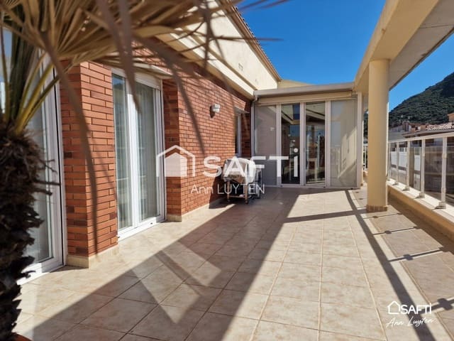 3 bedroom Penthouse for sale in Roses with garage - € 399,000 (Ref: 10027001)