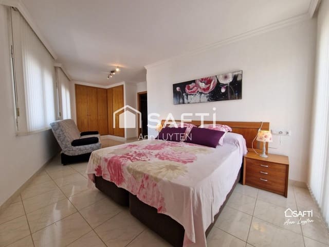 3 bedroom Penthouse for sale in Roses with garage - € 399,000 (Ref: 10027001)