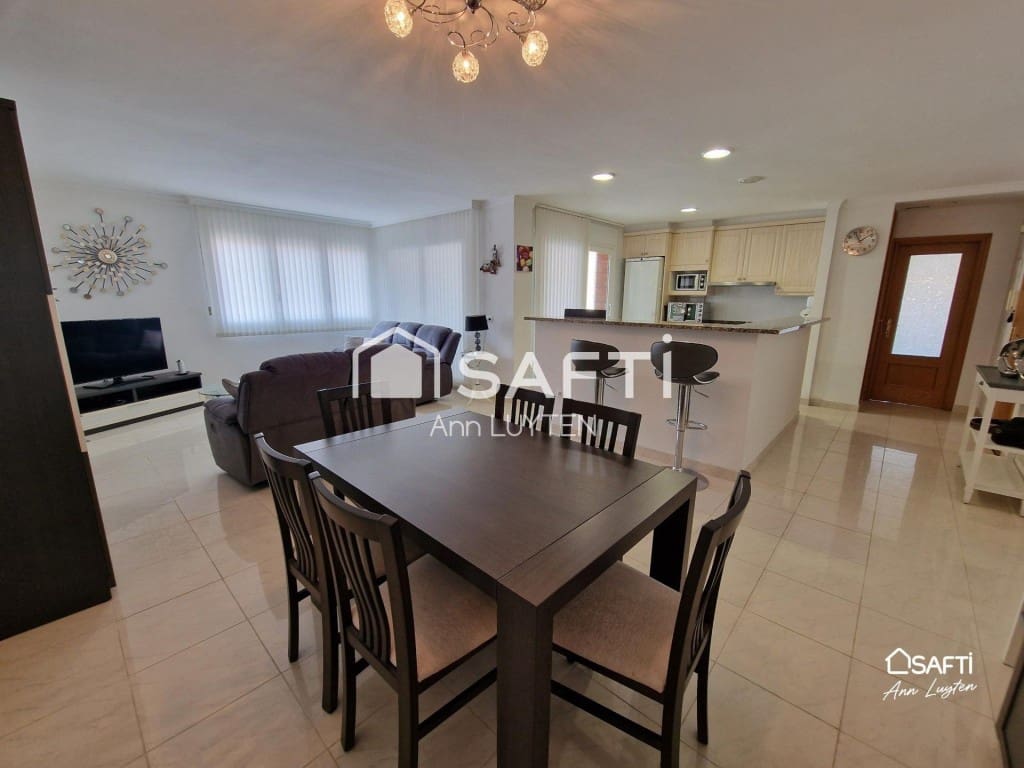 3 bedroom Penthouse for sale in Roses with garage - € 399,000 (Ref: 10027001)
