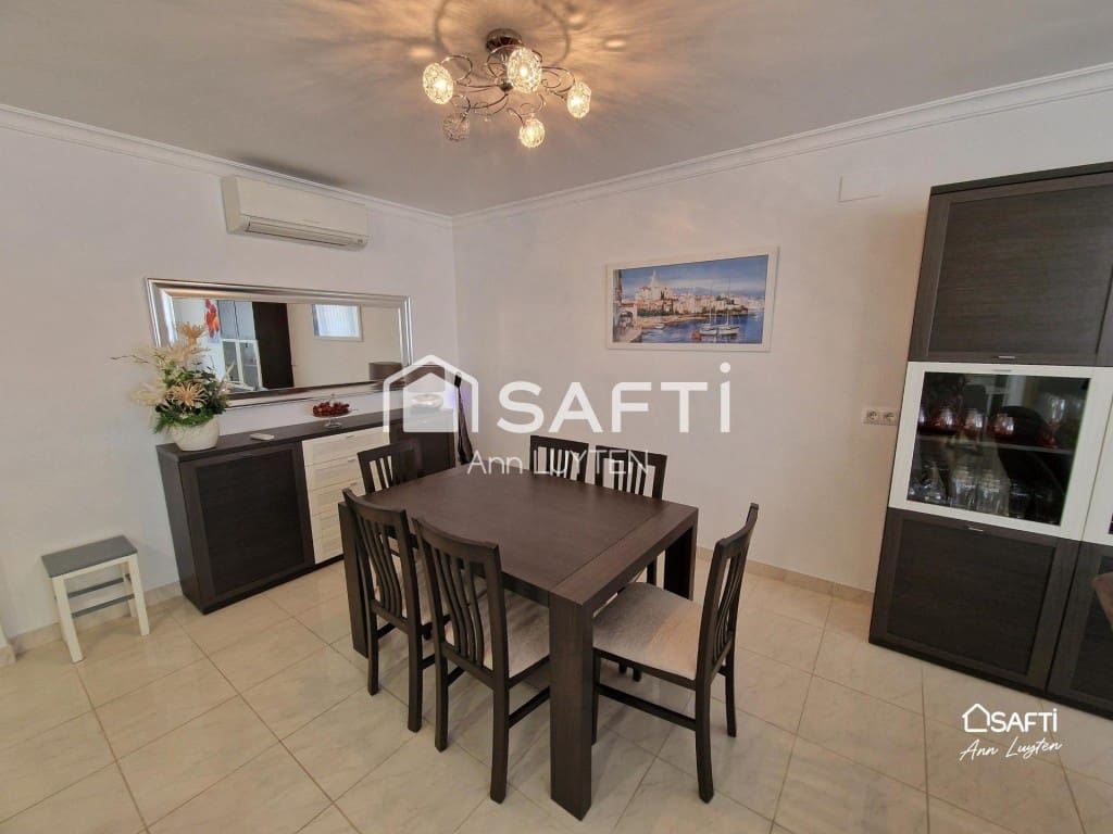 3 bedroom Penthouse for sale in Roses with garage - € 399,000 (Ref: 10027001)