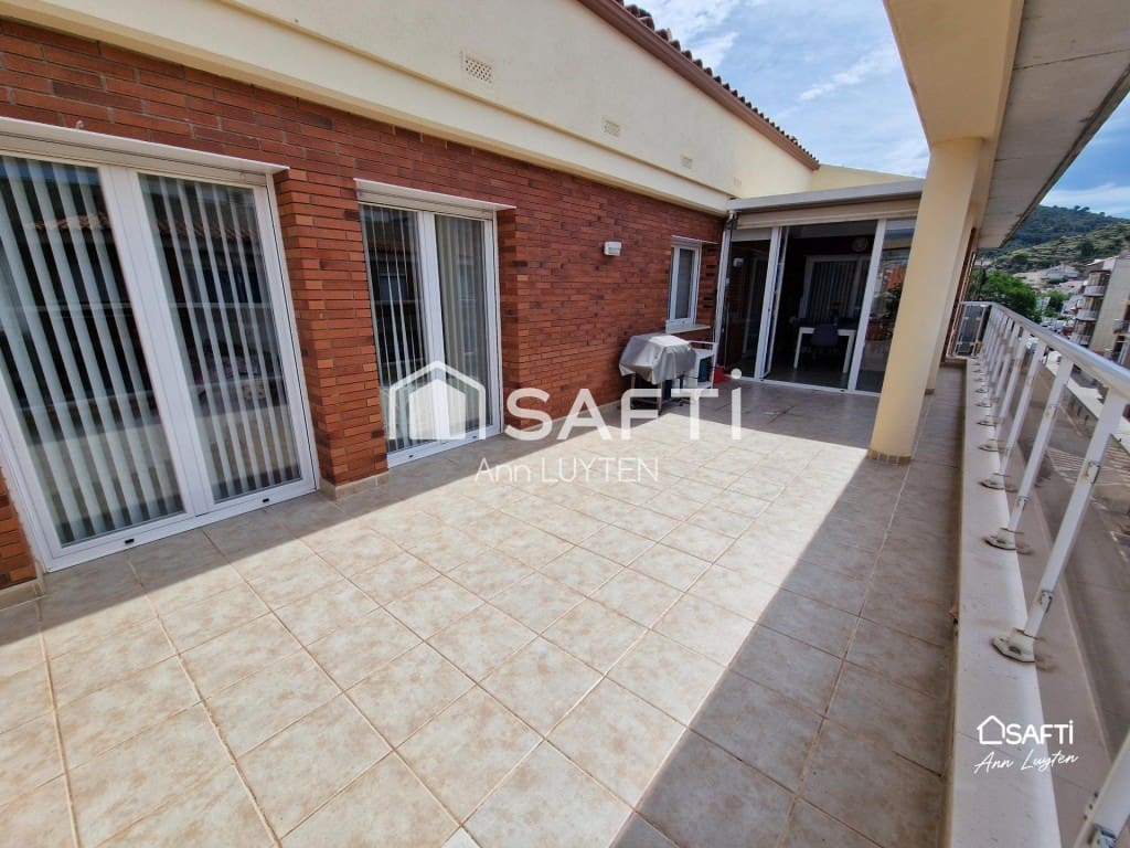3 bedroom Penthouse for sale in Roses with garage - € 399,000 (Ref: 10027001)