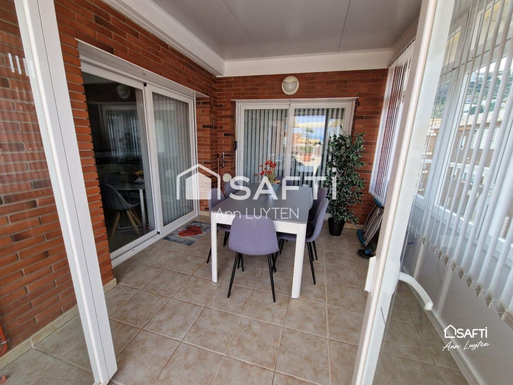3 bedroom Penthouse for sale in Roses with garage - € 399,000 (Ref: 10027001)