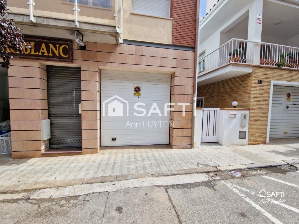 3 bedroom Penthouse for sale in Roses with garage - € 399,000 (Ref: 10027001)