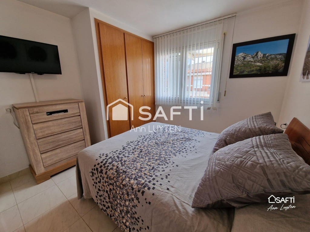 3 bedroom Penthouse for sale in Roses with garage - € 399,000 (Ref: 10027001)