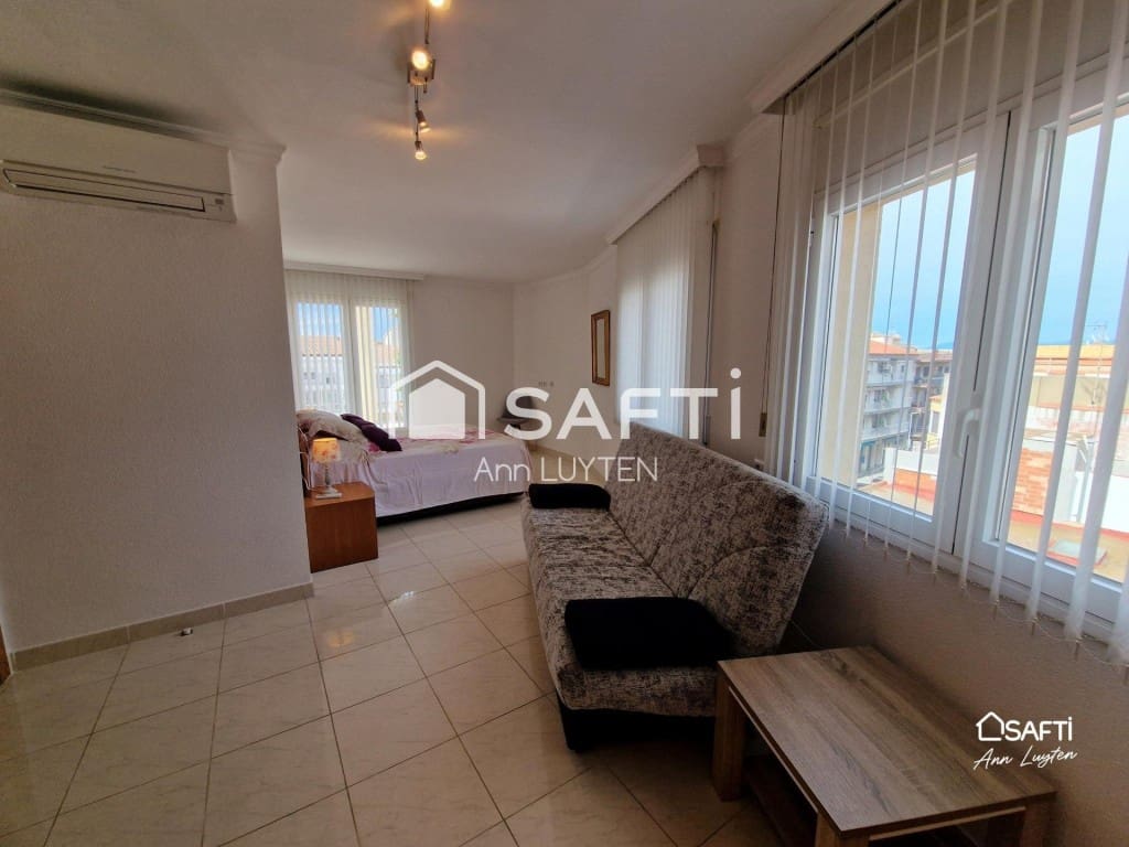 3 bedroom Penthouse for sale in Roses with garage - € 399,000 (Ref: 10027001)