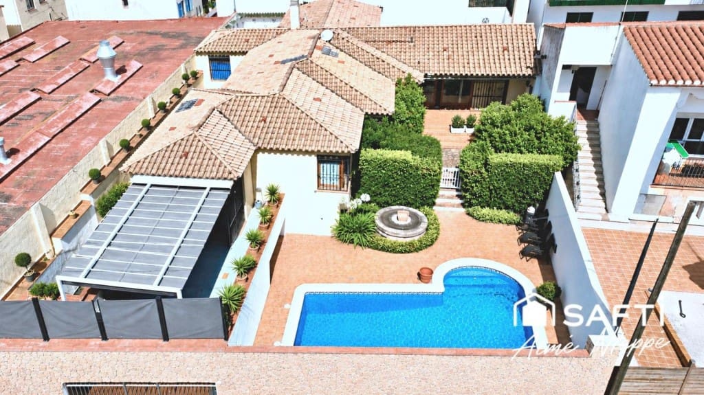 6 Zimmer Villa zu verkaufen in Llanca mit Pool - 790.000 € (Ref: 10030228)