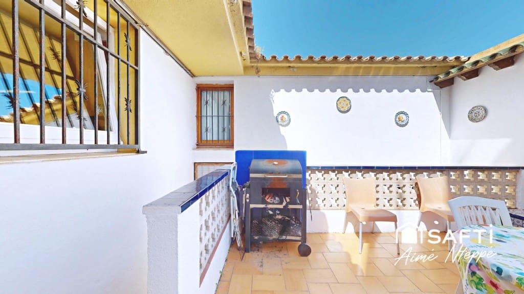 6 Zimmer Villa zu verkaufen in Llanca mit Pool - 790.000 € (Ref: 10030228)
