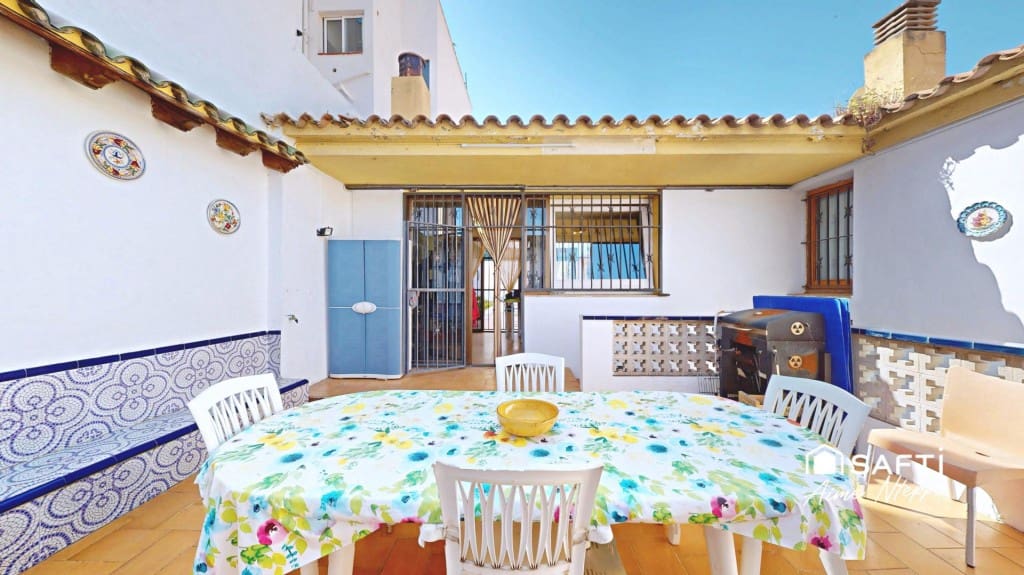6 Zimmer Villa zu verkaufen in Llanca mit Pool - 790.000 € (Ref: 10030228)