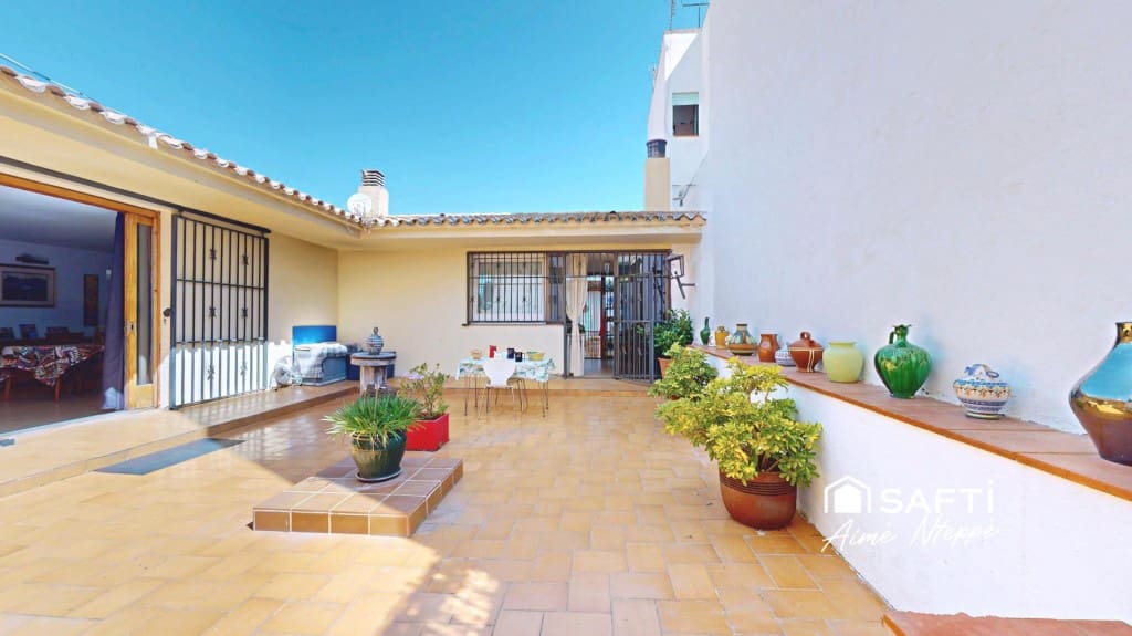 6 Zimmer Villa zu verkaufen in Llanca mit Pool - 790.000 € (Ref: 10030228)