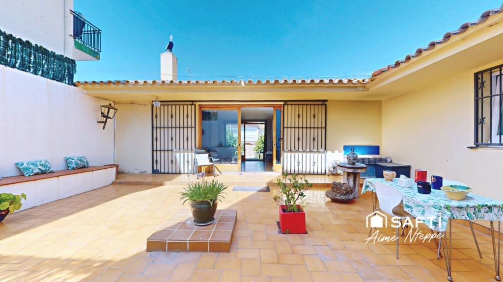 6 Zimmer Villa zu verkaufen in Llanca mit Pool - 790.000 € (Ref: 10030228)