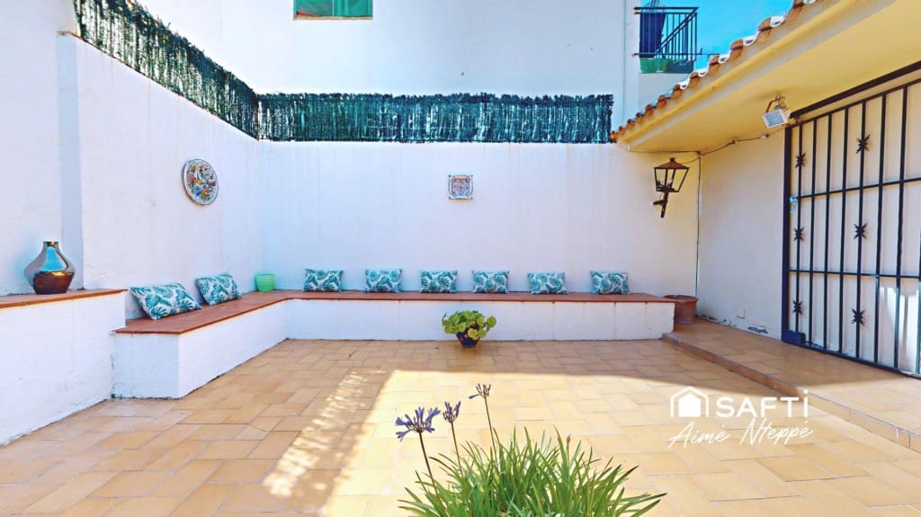 6 Zimmer Villa zu verkaufen in Llanca mit Pool - 790.000 € (Ref: 10030228)