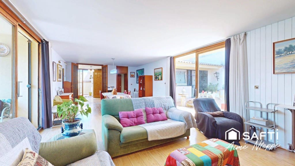 6 Zimmer Villa zu verkaufen in Llanca mit Pool - 790.000 € (Ref: 10030228)