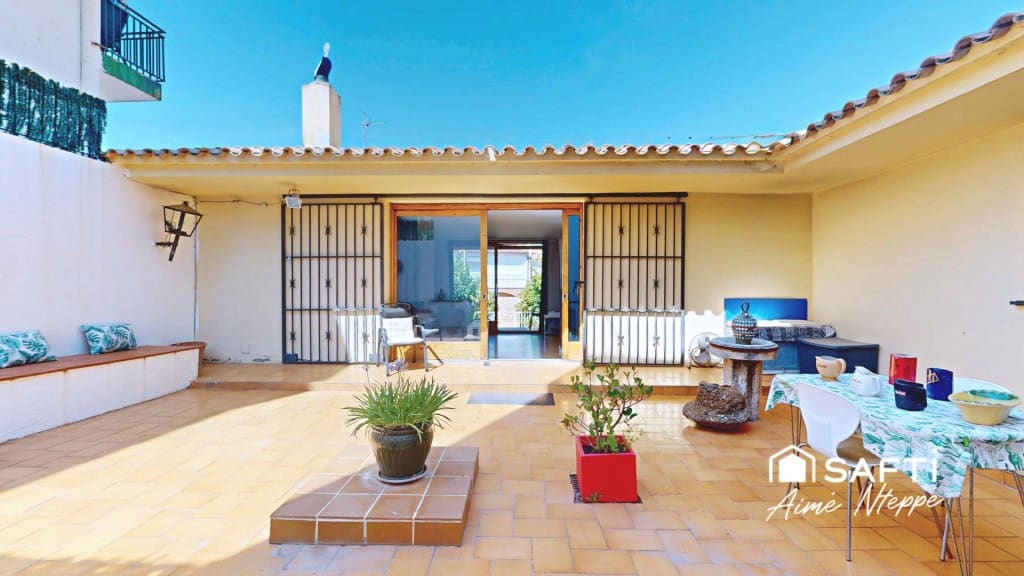 6 Zimmer Villa zu verkaufen in Llanca mit Pool - 790.000 € (Ref: 10030228)