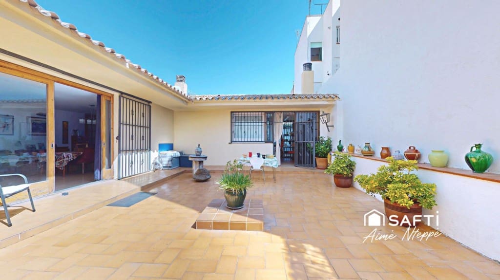 6 Zimmer Villa zu verkaufen in Llanca mit Pool - 790.000 € (Ref: 10030228)