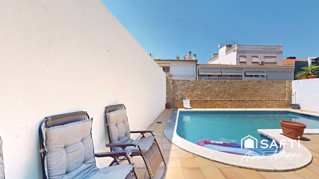 6 Zimmer Villa zu verkaufen in Llanca mit Pool - 790.000 € (Ref: 10030228)