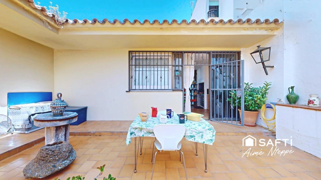 6 Zimmer Villa zu verkaufen in Llanca mit Pool - 790.000 € (Ref: 10030228)